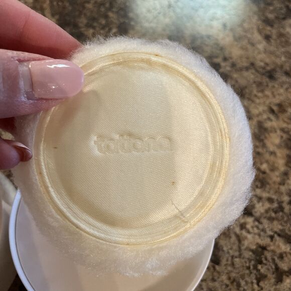 Vintage Tatiana perfumed body Dusting powder Diane Von Furstenberg New 2 Oz NOS - Picture 3 of 5